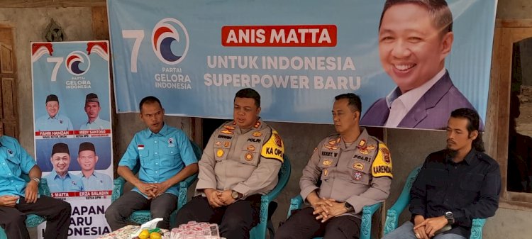 Kapolres Pagar Alam, AKBP Erwin Irawan saat menyambangi Kantor Partai  Gelora Pagar Alam. (ist/rmolsumsel.id)