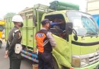 Petugas Dishub Palembang Tilang 10 Kendaraan Tak Lengkap KIR