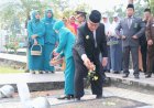 Pj Bupati Muara Enim Ziarah ke Makam Pahlawan