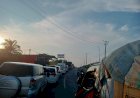 Macet Panjang di Perlintasan Kereta Muara Enim