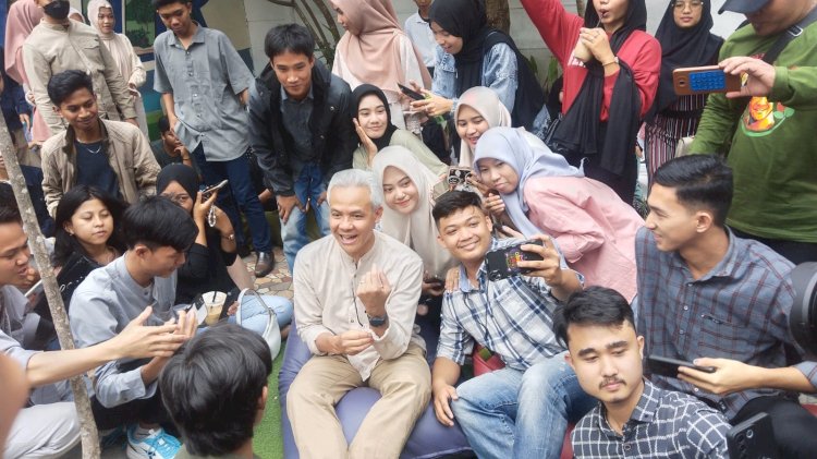Ganjar Pranowo saat bertemu dengan milenial di Palembang. (ist/RMOLSumsel.id)