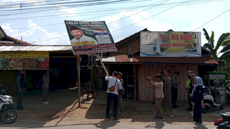 atusan alat peraga sosialisasi (APS) Pemilu 2024 berupa spanduk dan stiker bakal calon legislatif (Bacaleg) yang terpasang di seluruh wilayah Kecamatan SU I Palembang ditertibkan/ist
