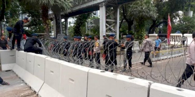 Barrier beton pembatas demo dipasang di sekitar kawasan Patung Kuda Arjuna Wiwaha, Jakarta Pusat/RMOL