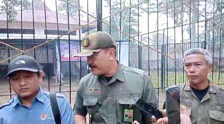 Petugas TNKS wilayah V Lubuklinggau memberikan penjelasan kepada wartawan/ist