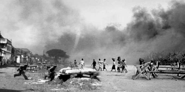 Suasana Kota Surabaya saat Pertempuran 10 November 1945. (arsip nasional/rmolsumsel.id)