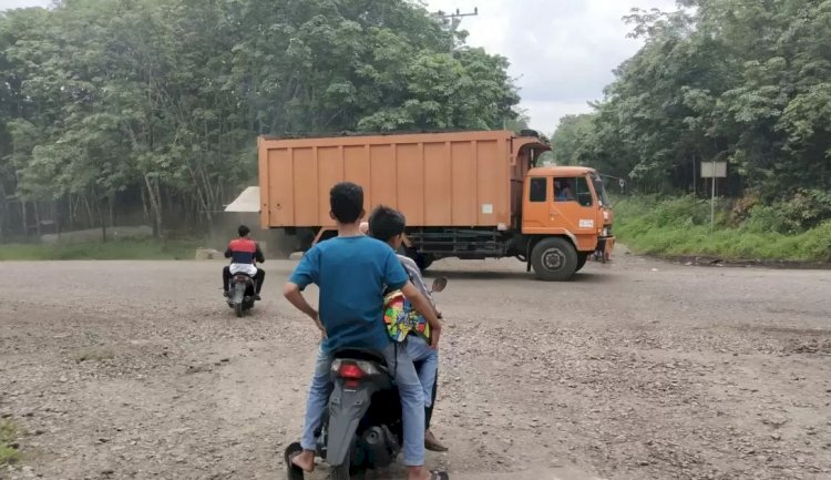 Jalan Servo  di Kabupaten Penukal Abab Lematang Ilir (PALI) terus menimbulkan masalah bagi warga/ist