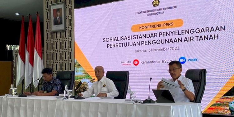 Kementerian ESDM saat melakukan konferensi pers Sosialisasi Standar Penyelenggaraan Persetujuan Penggunaan Air Tanah, pada Senin, 13 November 2023/RMOL