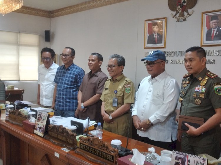 Suasana Rapat Pembahasan Rancangan Peraturan Daerah (Raperda) Tata Ruang dan Wilayah (RTRW) Provinsi Sumsel untuk periode 2023-2043 bertempat di ruang Rapat Banggar. (Dudi Oskandar/rmolsumsel.id)