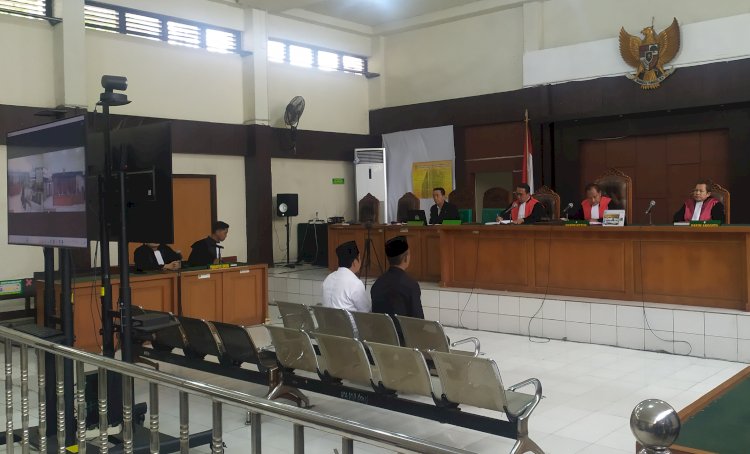 Dua terdakwa menjalai sidang kasus penjualan aset milik Pemkab Muara Enim/Foto:Yosep Indra Praja