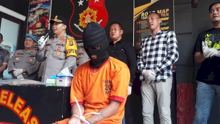 Kapolres Lubuklinggau AKBP Indra Arya Yudha didampingi Wakapolres Kompol Asep dan Kasat Reskrim AKP Robi Sugara saat pres rilis pada Kamis (16/11). (Malik/RMOLSumsel.id)