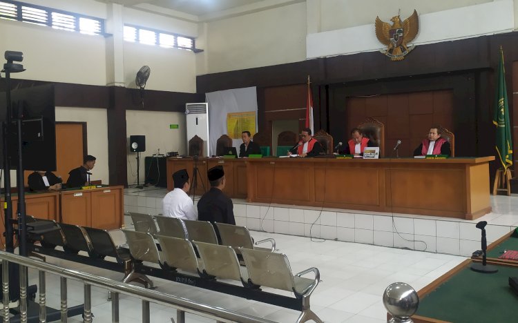 Dua terdakwa menjalai sidang kasus penjualan aset milik Pemkab Muara Enim/Foto:Yosep Indra Praja