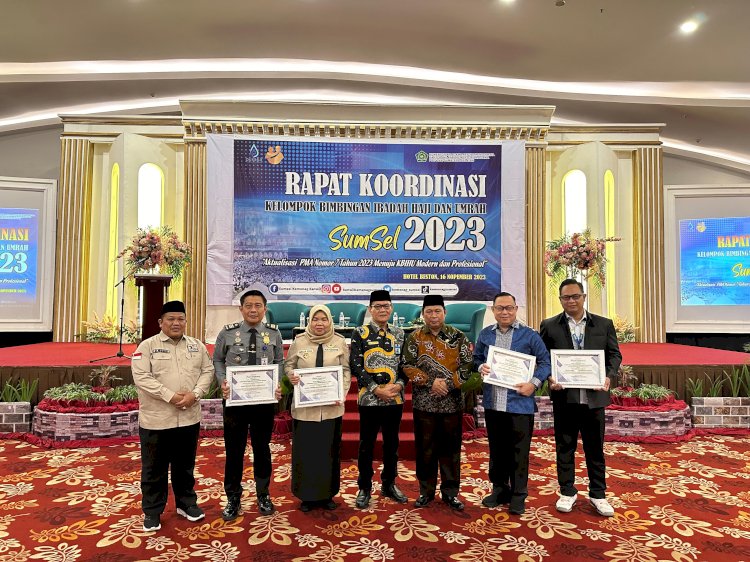 Kantor Imigrasi Kelas I TPI Palembang menerima penghargaan dari Kanwil Kementerian Agama (Kemenag) Sumatera Selatan/ist