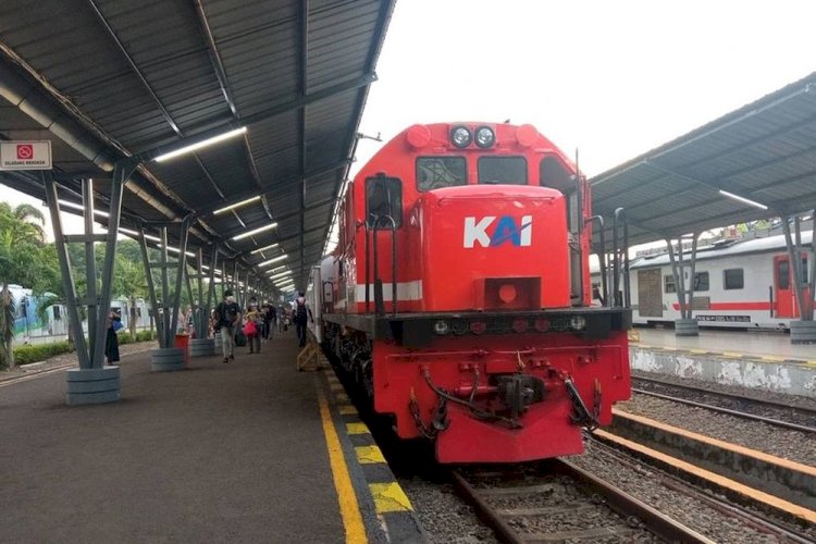 Kereta penumpang di Stasiun Kertapati. (ist/rmolsumsel.id) 