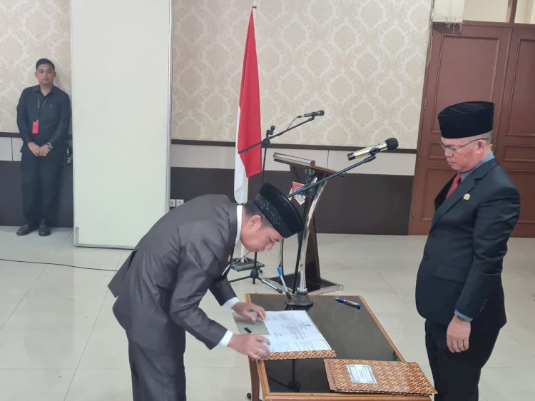 Pencopotan Syamsul Bahri dari Jabatan Sekda kota Pagar Alam oleh Alpian Maskoni Agustus lalu. (ist/rmolsumsel.id)