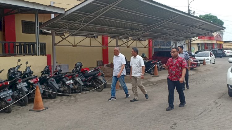 Asfan Fikri Sanap dan Herman Zulkifli menjalani pemeriksaan oleh Bareskrim Polri di Polrestabes Palembang/Foto:Denny Pratama