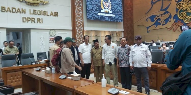 Organisasi Desa Bersatu bersama pimpinan Badan Legislasi DPR RI dalam audiensi di Gedung Nusantara I, Komplek Parlemen, Senayan, Jakarta, Kamis (23/11)/RMOL