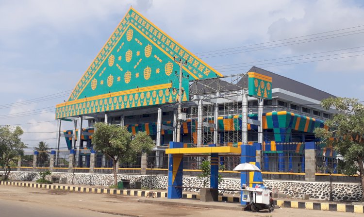 Penutup dinding Tanjak di Gedung Taman Olahraga Megang (TOM) Lubuklinggau rusak dan lepas diterjang angin puting beliung/ist