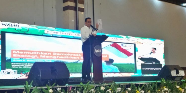Calon presiden (Capres) nomor urut 1, Anies Baswedan, ketika menghadiri acara "Konferensi Anak Muda Pulihkan Indonesia" yang digelar Wahana Lingkungan Hidup (Walhi), di Balai Kartini, Jalan Gatot Subroto, Kuningan, Jakarta Selatan, Sabtu (25/11)/RMOL