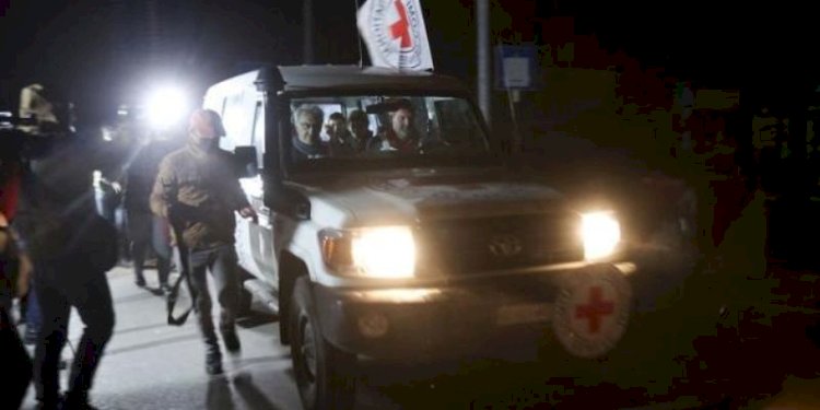 Mobil ICRC membawa sandera yang dibebaskan Hamas/Net