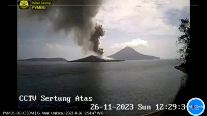 Gunung Anak Krakatau di perairan Selat Sunda, Kabupaten Lampung Selatan, kembali mengalami erupsi/ist