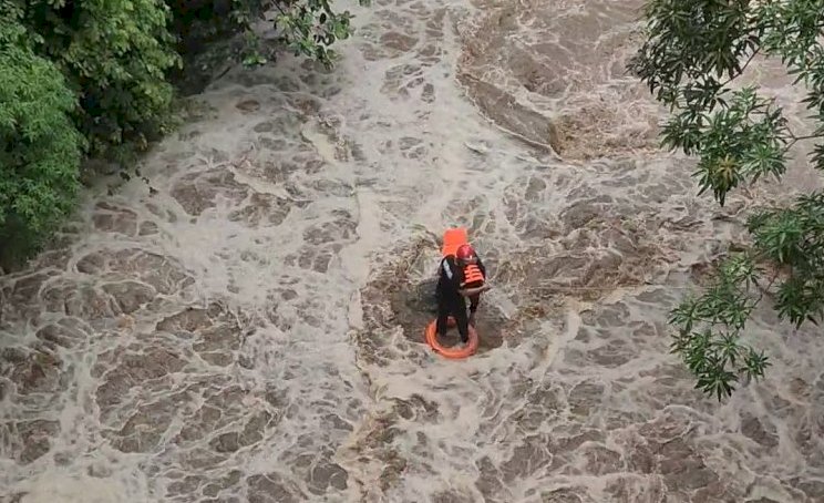 Bocah asal Kecamatan Bergas, Kabupaten Semarang terjebak di aliran sungai yang datang secara tiba-tiba saat tengah asyik memancing dan langsung dilarikan ke RS di Ambarawa/ist