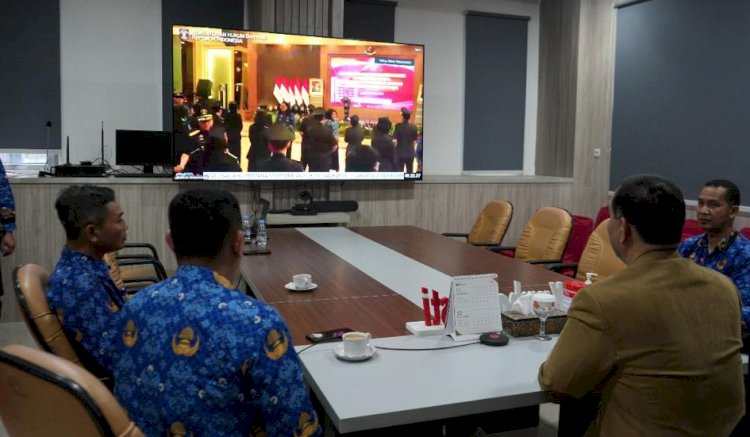 Kakanwil Kemenkumham Sumsel, Ilham Djaya beserta jajaran menyaksikan Upacara Pelantikan dan Pengambilan Sumpah Jabatan Pejabat Fungsional Ahli Utama, Pimpinan Tinggi Pratama dan Pejabat Administrasi di lingkungan Kementerian Hukum dan Hak Asasi Manusia oleh Menteri Hukum dan Hak Asasi Manusia/ist