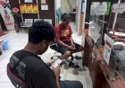 Kasih Uang Tips Rp 2.000 Untuk Bersihkan Kaca, Ponsel Sopir Truk Dirampas 