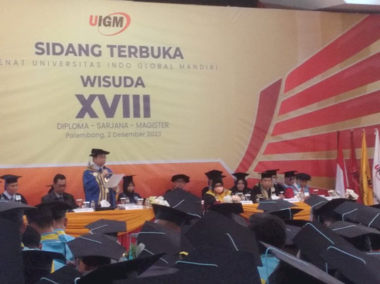 Universitas Indo Global Mandiri (UIGM) melaksanakan wisuda ke II/XVIII tahun 2023 dalam sidang senat terbuka yang digelar di Graha Indo Global Mandiri. (dudi oskandar/rmolsumsel.id)