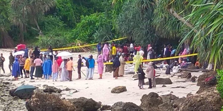 Pengungsi Rohingya yang mendarat di Pantai Tapak Gajah, Gampong Ie Meulee, Kecamatan Sukajaya, Kota Sabang, Sabtu (2/12)/Ist