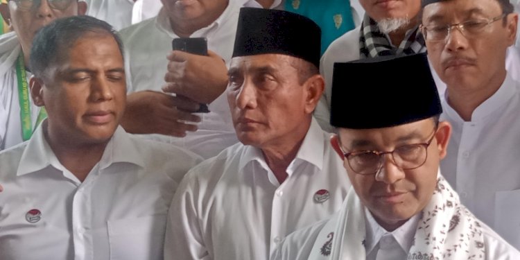 Kapten Timnas Amin Sumut, Edy Rahmayadi saat mendampingi capres Anies Baswedan menghadiri haul guru Saidi Syekh H. Amir Damsar Syarif Alam ke-21 di Pesantren Persulukan Thariqat Naqsyabandiyah Jabal Qubis, di Deli Serdang, Sumatera Utara/RMOL