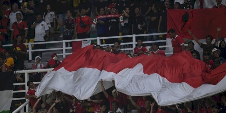  Para suporter Timnas Indonesia saat menonton laga Grup A Piala Dunia U-17 2023 melawan Ekuador di Stadion Gelora Bung Tomo, Surabaya, Jawa Timur/Net