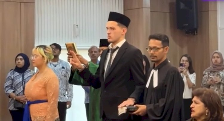 Justin Hubner mengucapkan sumpah setia menjadi Warga Negara Indonesia/repro