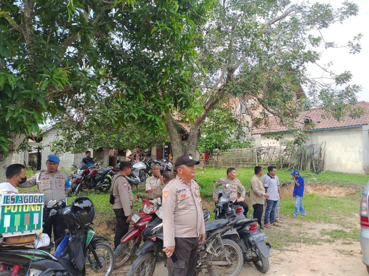 Polres Muara Enim melaksanakan pengamanan tahapan kampanye Caleg DPRD Kabupaten Muara Enim di Desa Gumai Kecamatan Gelumbang Kabupaten Muara Enim Provinsi Sumatera Selatan, Selasa (5/12). (ist/RMOLSumsel.id)