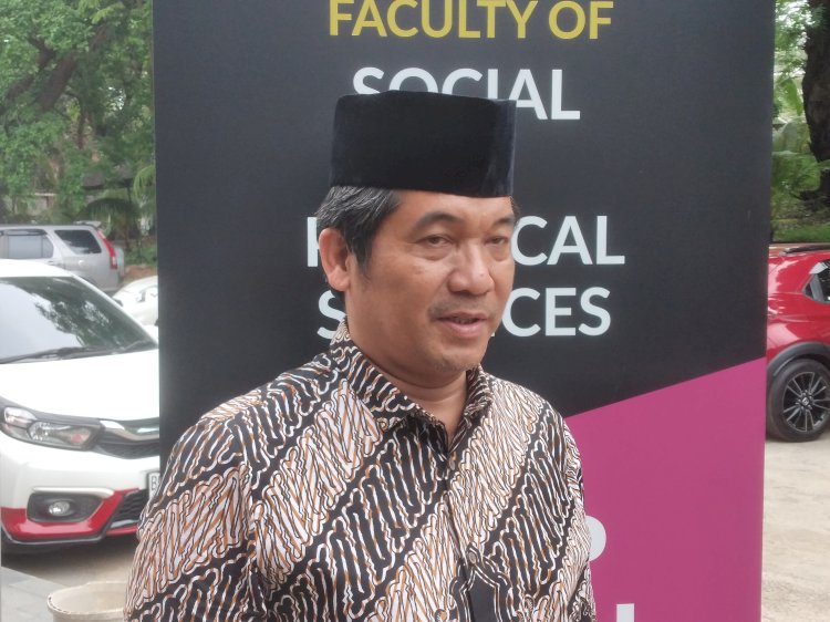 Pengamat politik  yang juga Direktur Eksekutif  Lingkar Madani , Ray Rangkuti disela-sela kunjungannya ke Fisip Universitas Sriwijaya (Unsri) Bukit Besar Palembang, Selasa (5/12).(Dudy Oskandar/rmolsumsel.id)