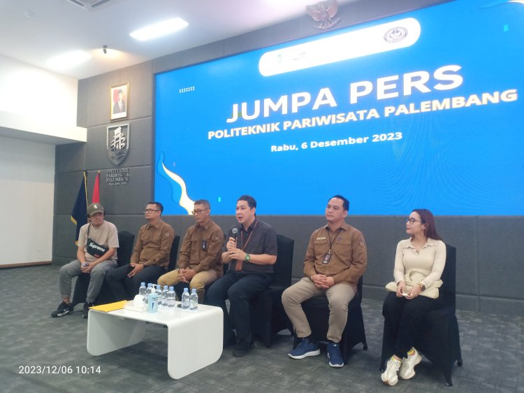 Poltekpar Palembang menggelar konfrensi pers terkait unggahan video viral dugem di dalam kampus. (Denny Pratama/RMOLSumsel.id)