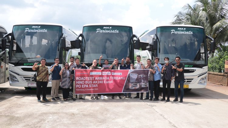 Penyerahan enam unit bus Hino kepada pengelola PO EPA Star Palembang. (ist/rmolsumsel.id)
