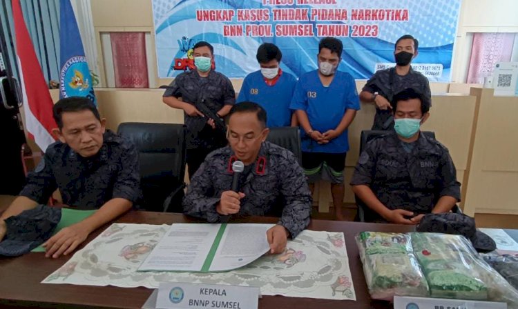 Badan Narkotika Nasional Provinsi (BNNP) Sumsel, merilis hasil ungkap kasus narkotika berupa sabu sebanyak 5 kilogram yang diamankan dari dua kurir asal Kenten Palembang/Foto:Denny Pratama