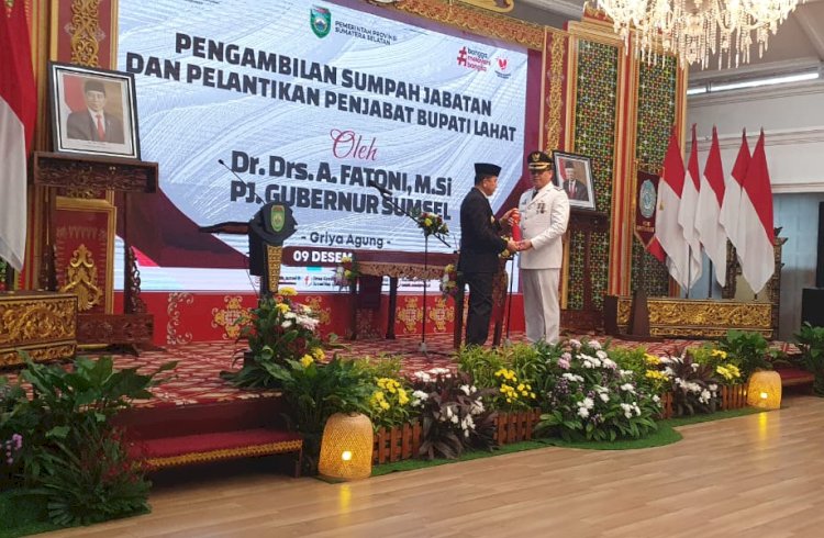 Pj Gubernur Sumsel Agus Fatoni melantik Direktur Integrasi Data Kependudukan Nasional, Muhammad Farid sebagai Pj Bupati Lahat/ist