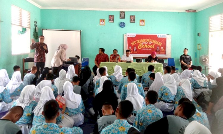 Dewan Pimpinan Cabang Ikatan Advokat Indonesia (DPC Ikadin) Palembang mengusung agenda kegiatan bertajuk DPC Ikadin Palembang Goes to School/ist