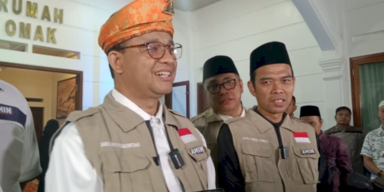 Capres nomor urut 1 Anies Baswedan bersama Ustaz Abdul Somad (UAS)/Ist