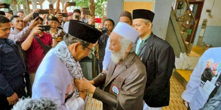 Mahfud MD sowan ke Abuya Muhtadi Dimyati di Pandeglang, Banten/Ist
