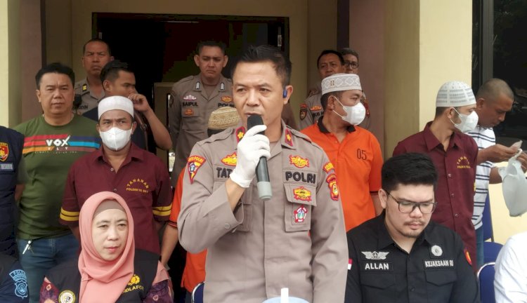 Kapolsek Seberang Ulu I Kompol Tatang Yulianto dalam meberikan keterangan pers dalam ungkap kasus/Foto: Denny Pratama