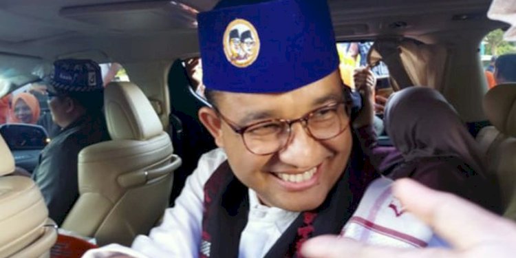 Calon Presiden Nomor Urut 1, Anies Baswedan, melempar senyum kepada masyarakar Aceh/RMOLAceh