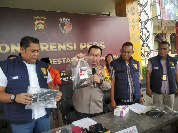 Kapolrestabes Palembang Kombes Pol harryo Suhartono saat melakukan gelar perkara pembunuhan yang dilatarbelakangi narkoba. (Denny Pratama/RMOLSumsel.id)