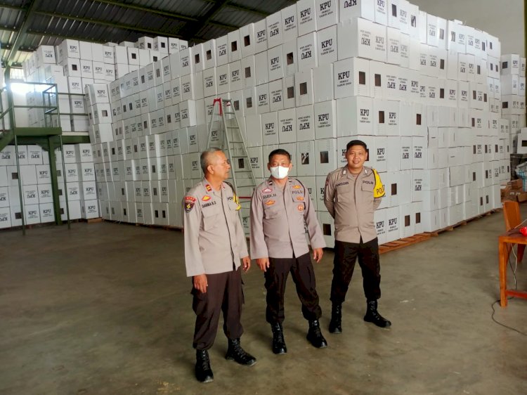 Tim khusus Polres Muara Enim tingkatkan pengamanan gudang logistik KPU Muara Enim (ist/rmolsumsel.id)