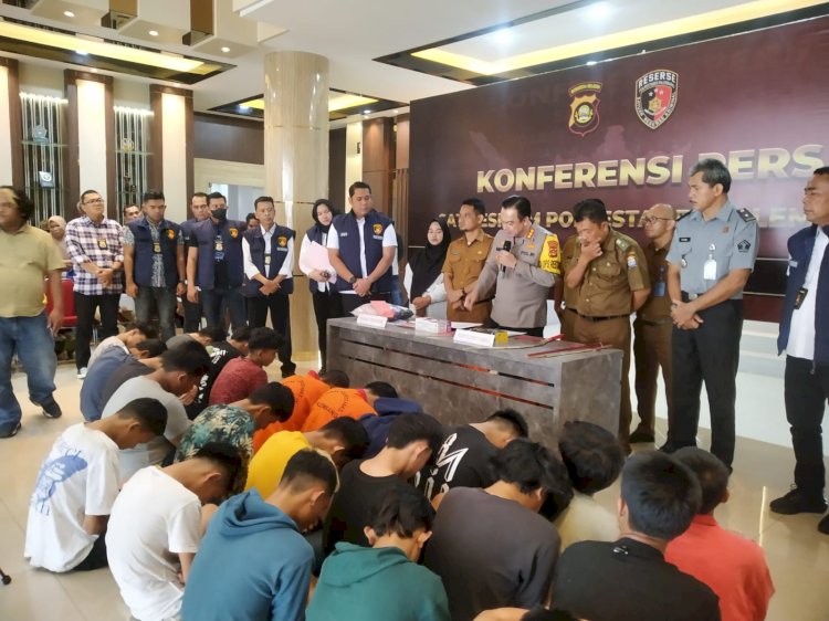 21 remaja ditangkap Satreskrim Polrestabes Palembang lantaran terlibat tawuran, (Senin 18/12). (Denny Pratama/RMOLSumsel.id)