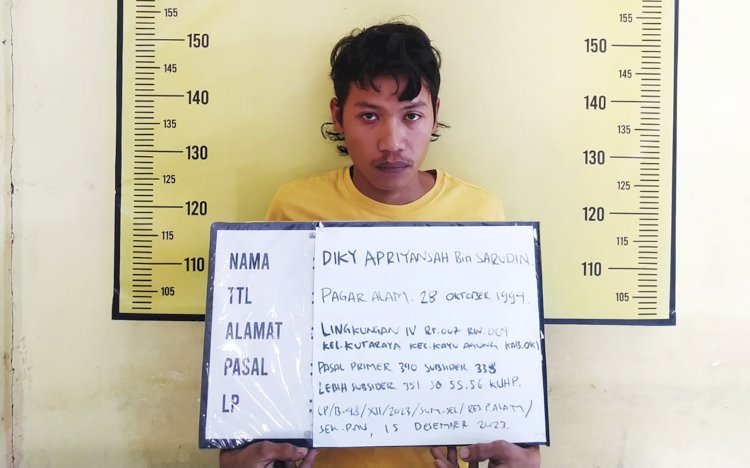Diki Apriansah (29) salah satu pelaku pembunuhan Perzen saat berada di Polres Pagar Alam. (ist/RMOLSumsel.id)