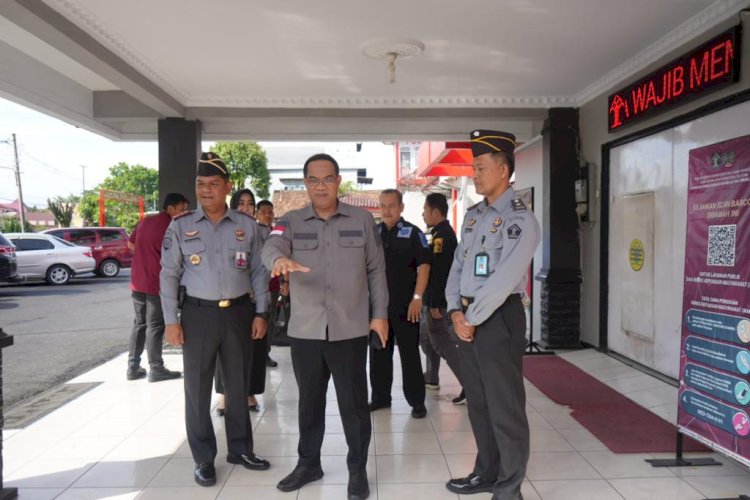 Kakanwil Kemenkumham Sumsel, Ilham Djaya melakukan kunjungan ke Lembaga Pemasyarakatan Kelas IIA Lubuklinggau/ist