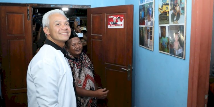 Ganjar Pranowo saat menginap di rumah Bagus, seorang lulusan SMKN Jateng angkatan pertama di Kelurahan Kadipiro, Kecamatan Banjarsari, Solo pada Sabtu malam (23/12)/Ist