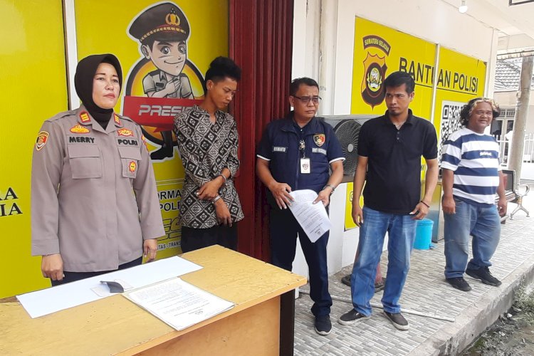  April Hermanto pelaku pemalakan di Simpang Macan Lindungan Palembang saat diamankan di Polsek Ilir Barat I /Foto: Fauzi